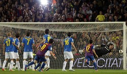 Messi strzelił cztery gole. Barcelona wygrała derby. Zobacz wideo
