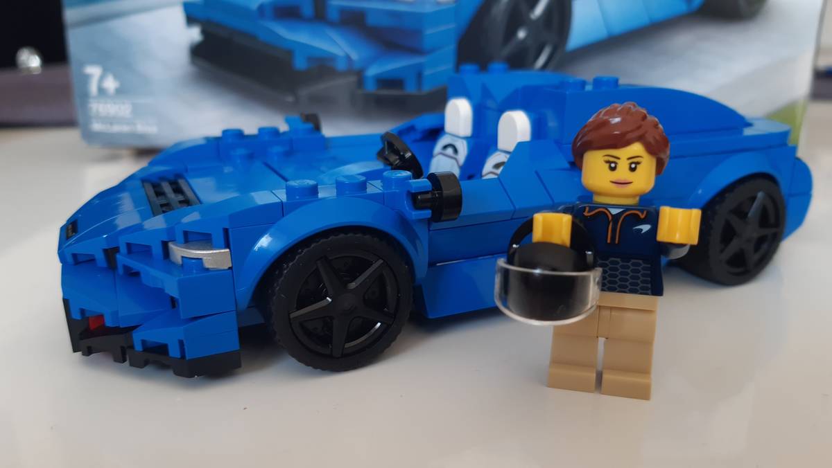 Zestaw LEGO McLaren Elva 76902 Speed Champions z żeńską minifigurką
