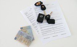 Każdy kierowca ma na to dwa tygodnie. Nawet 86 tys. kary dla spóźnialskich