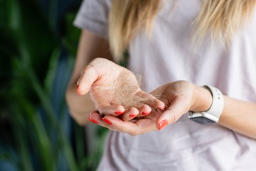 Hajmeresztő: betegségek, rossz szokások, amitől kihullhat a hajunk