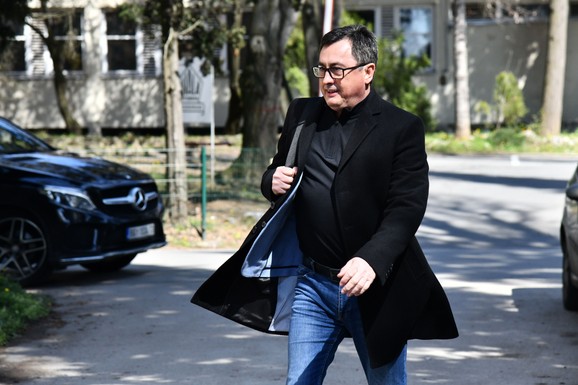 U BRAK JE UŠAO KAO "PAPUČAR": Voditelj ludo voli doktorku koja je 17 godina mlađa od njega, a evo kako su se upoznali
