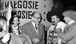 Tak naprawdę nazywał się Jan Brzechwa. Nazwisko zmienił po wojnie