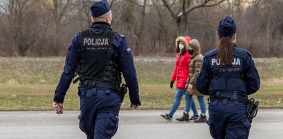 Policjanci nie dają żadnej taryfy ulgowej. Tylko jednego dnia wystawili ponad 4,6 tys. mandatów za brak maseczek!