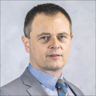 dr hab. Konrad Zacharzewski – adwokat, profesor Akademii Leona Koźmińskiego, kierownik Zakładu Prawa Handlowego i Rynku Kapitałowego ALK. Od 2018 r. pełni obowiązki prezesa sądu polubownego przy Izbie Gospodarczej Blockchain i Nowych Technologii