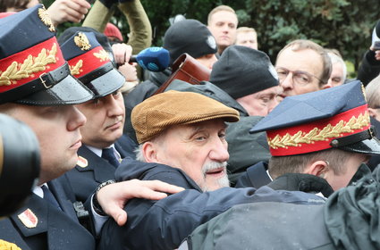 Szturm na Sejm. Szymon Hołownia chce kar dla posłów PiS [LISTA NAZWISK]