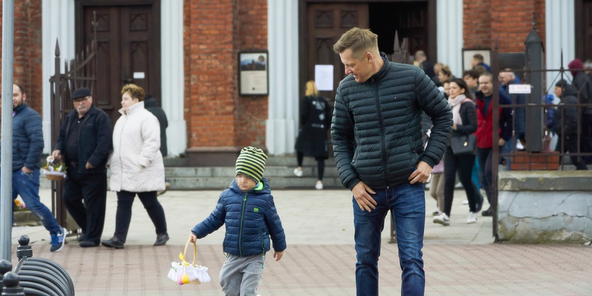 Marcin Mroczek święcił pokarmy z rodziną/