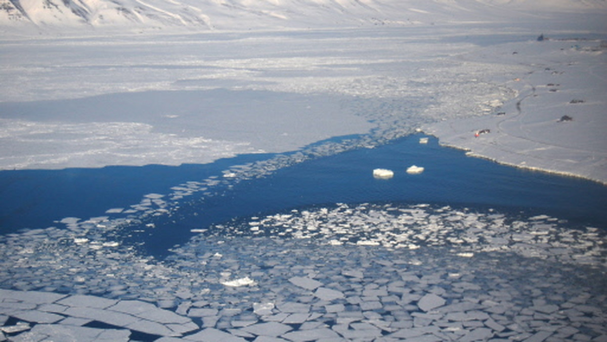 Po spotkaniu w Moskwie ministrowie spraw zagranicznych Rosji i Kanady, które spierają się o zasoby Arktyki, Lawrence Cannon i Siergiej Ławrow, wyrazili przekonanie, że ONZ uzna roszczenia ich krajów.