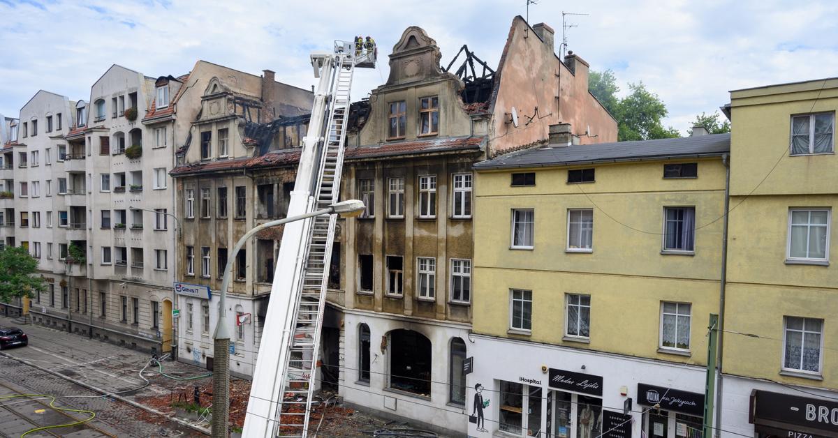  Pożar w Poznaniu: dwaj strażacy giną przy ul. Kraszewskiego. Strażackie i policyjne syreny zawyją by uczcić ich pamięć