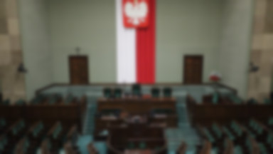 Koniec "walki o krzyż" w Sejmie? Są opinie ekspertów