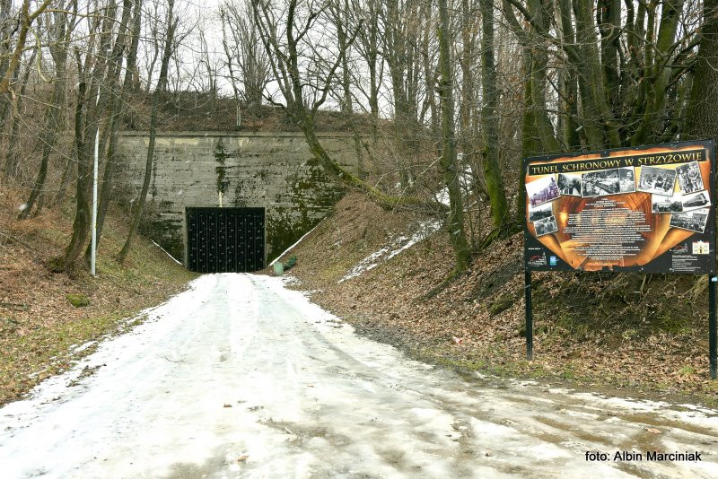 Tunel schronowy dla pociągu sztabowego z czasów II wojny światowej w Strzyżowie