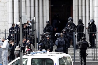 UE potępia ataki terrorystyczne we Francji, wyraża solidarność z tym krajem