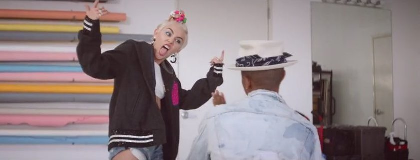 Miley Cyrus i Pharrell Williams w teledysku "Come Get It Bae"