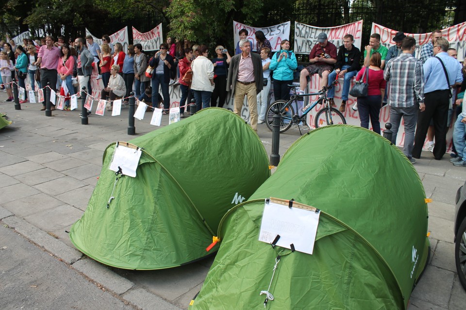 Matka walczy o dziecko protest przed Ambasadą Szwecji. Piotr Halicki14