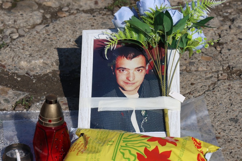 Na mestu ubistva postavljena Aleksandrova fotografija 