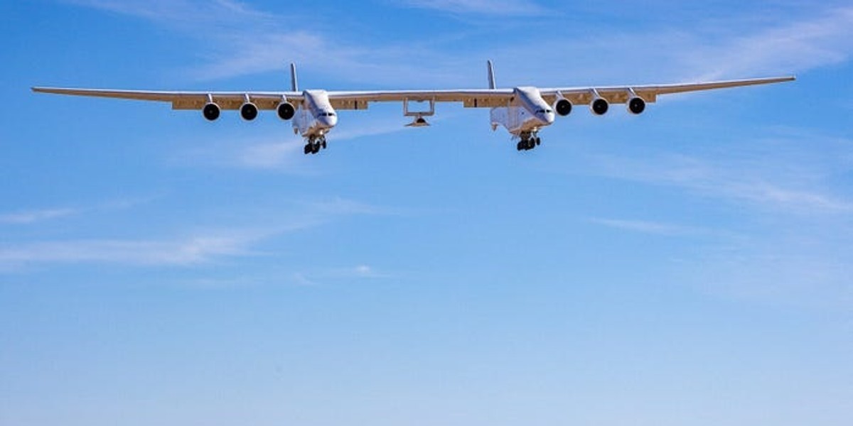 Stratolaunch Roc podczas lotu