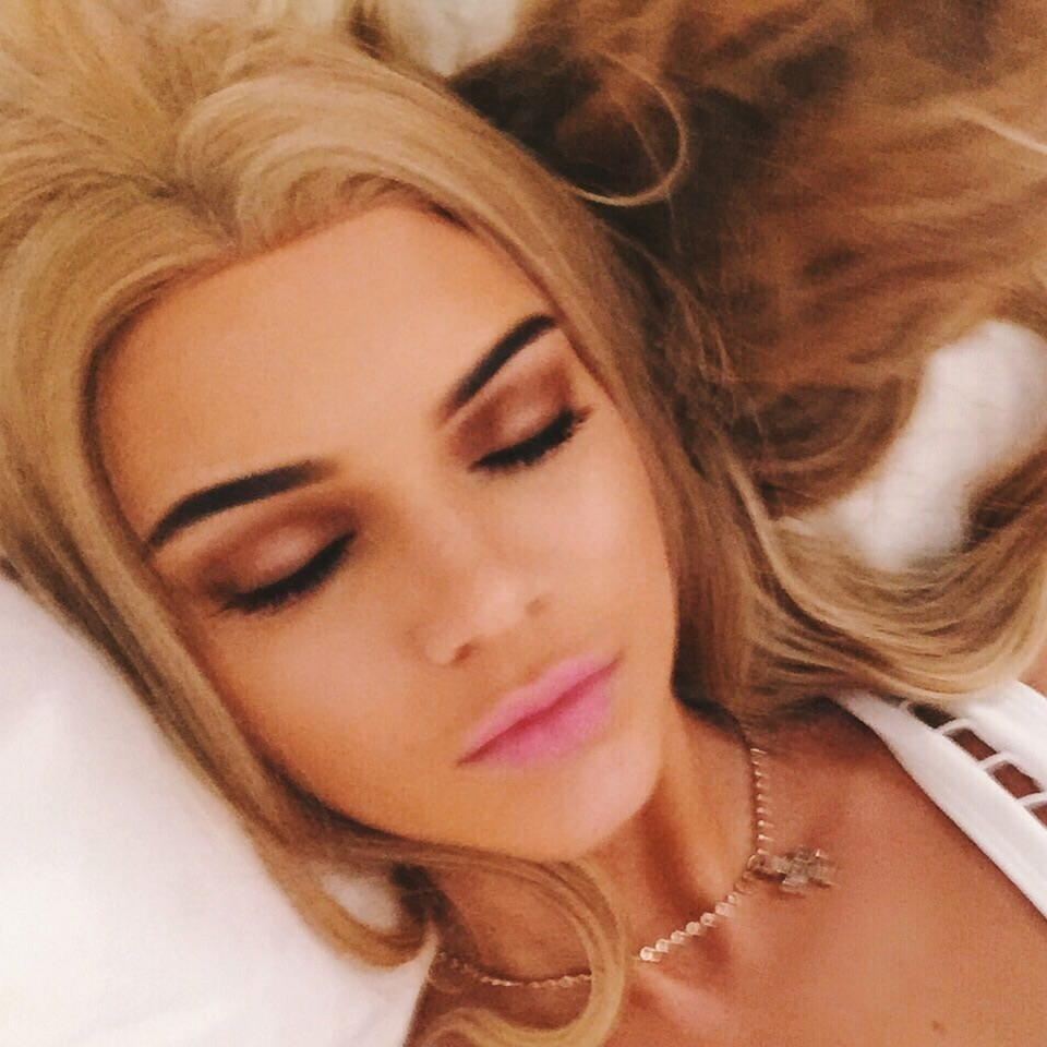 Kendall Jenner w blond włosach w 2015 roku