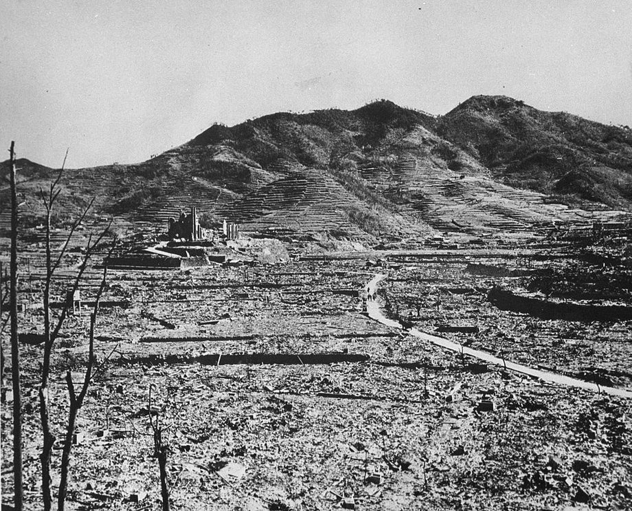 Nagasaki po wybuchu bomby 9 sierpnia 1945 roku