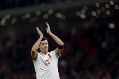 Robert Lewandowski: Leciały pełne butelki. Było trochę niebezpiecznie