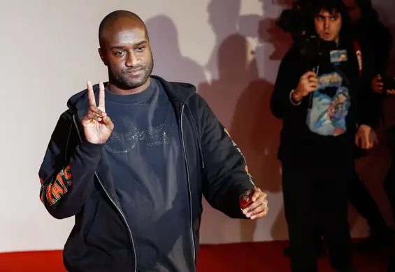 Od sneakersów do piłki nożnej. Virgil Abloh zaprojektował bramkarskie rękawice