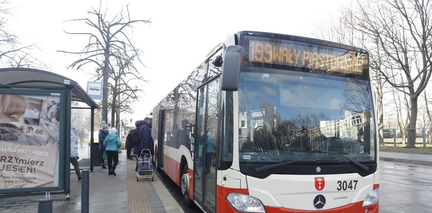 Migranci wojenni z Ukrainy nie zapłacą za bilety również w kwietniu