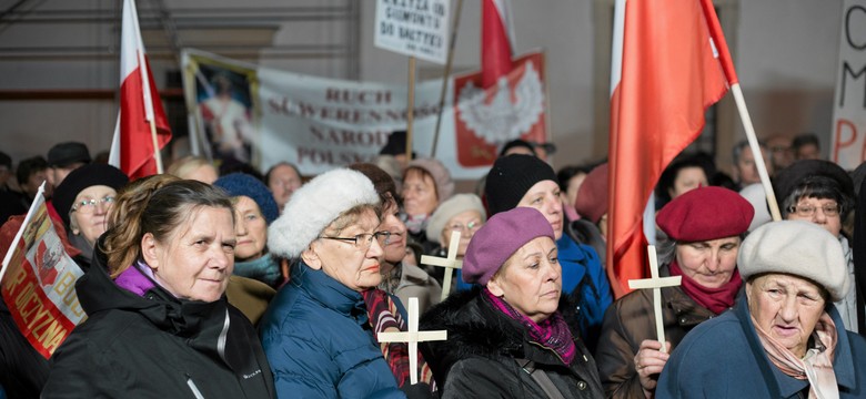 Posłowie PiS protestowali w obronie krzyża