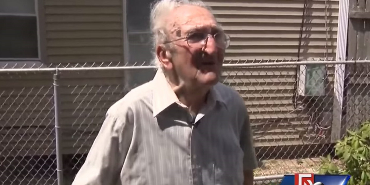 Napastnik wybrał złego staruszka: 95-latek dotkliwie pobił go laską