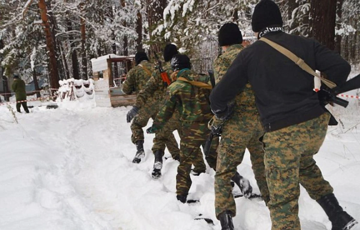 Armija omladinica ima vojno-sportski program, kao i obrazovni.