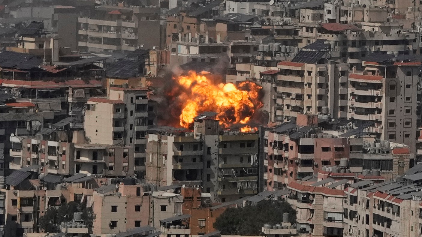 Iránom podporovaný Hizballáh vtiahol Libanon do vojny na Blízkom východe.