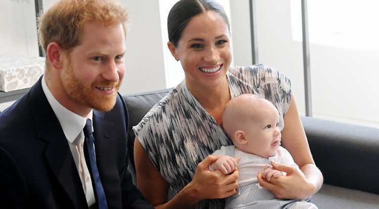 Meghan és Harry elsőszülött gyermekükkel Fotó: Getty Images