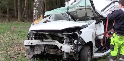 Tragiczny wypadek koło Lubna. Auto wbiło się w drzewo