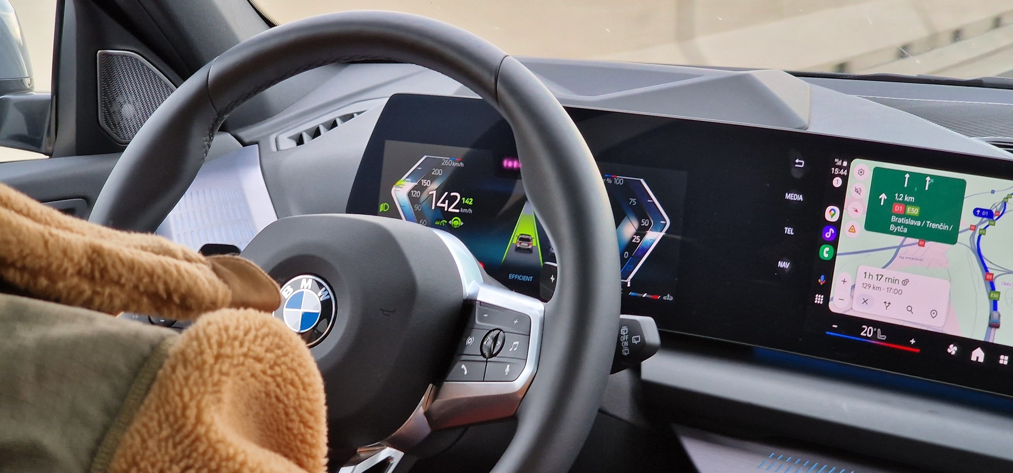 Vaše auto by nemalo triasť volantom ani pri rýchlosti 140 km/h. Ak sa to deje, ide o symptóm servisného problému.