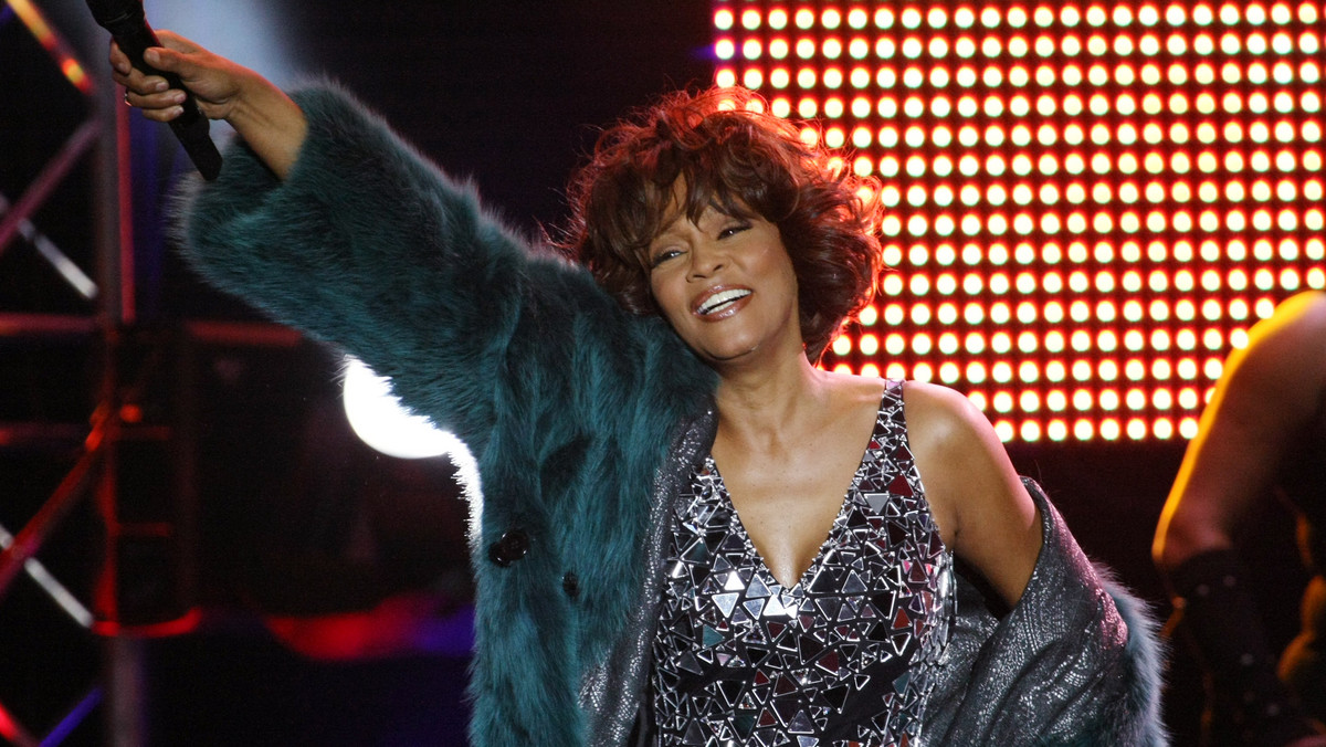 Kevin Costner, Stevie Wonder i Alicia Keys pożegnają Whitney Houston.