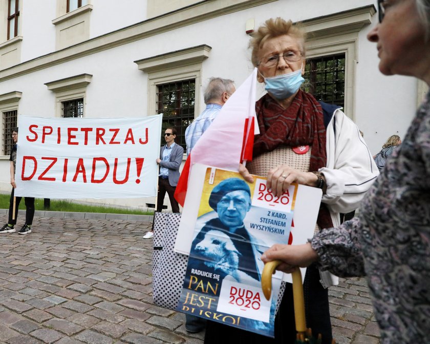 Warszawa: protest przed koncertem Jana Pietrzaka w CSW