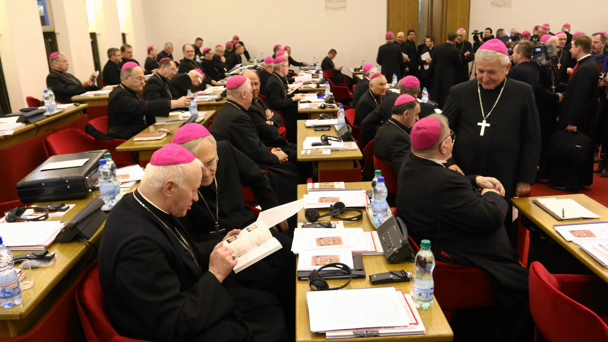 Skończył się czas bezwarunkowego poparcia Episkopatu dla działań PiS. Coraz więcej polskich biskupów pokazuje Jarosławowi Kaczyńskiemu, że w swym rewolucyjnym zapale zabrnął za daleko. Kluczowi hierarchowie zaczęli wspierać prezydenta - a to spory kłopot dla szefa PiS.