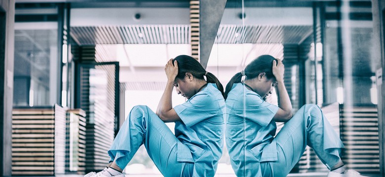 Pielęgniarka chora na COVID-19: Straszenie nas karami finansowymi i konsekwencjami jest nieludzkie