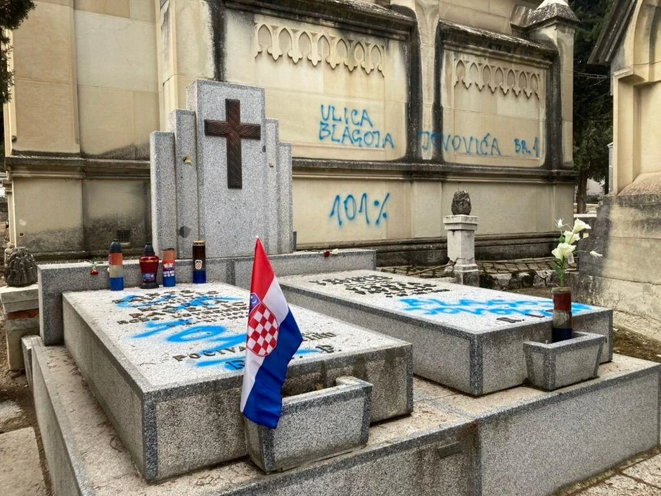 Grob Ante Pavelića sa ispisanim grafitom - Ulica Blagoja Jovovića | Foto: Privatna arhiva Nikoline Židek
