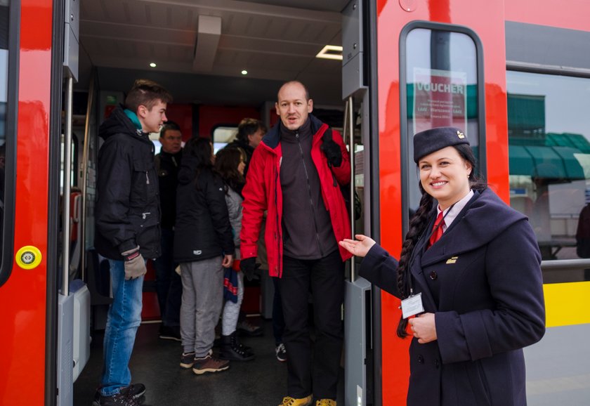 Wycieczkowy pociąg Łódzkiej Kolei Aglomeracyjnej z Łodzi do Warszawy