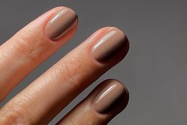 Chai latte nokti su trend za jesen 2026: Smeđi manikir koji izgleda elegantno i luksuzno