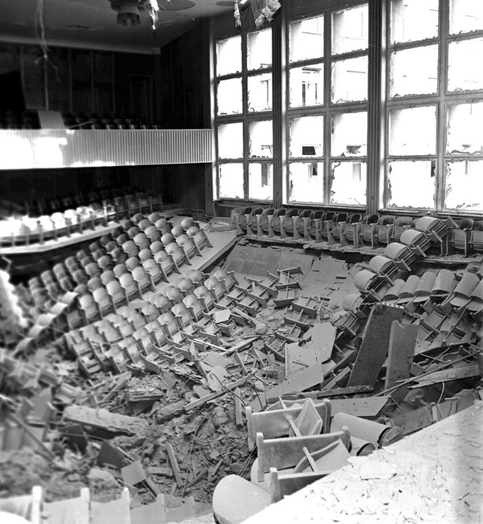 Widok auli Wyższej Szkoły Pedagogicznej po wybuchu w 1971 r.