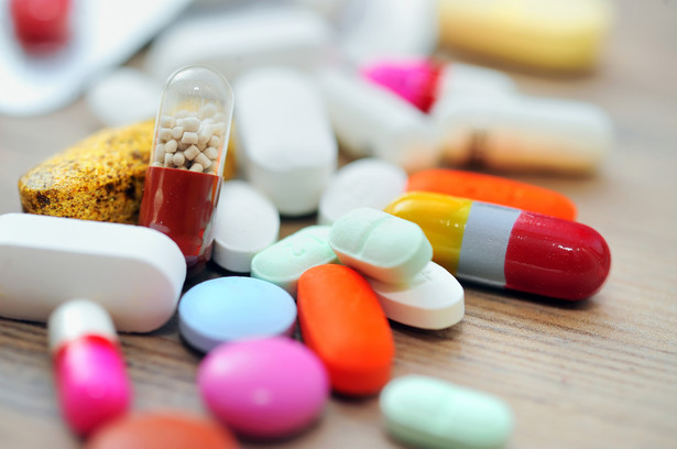 Rząd proponuje częściową refundację leków niedostępnych w Polsce