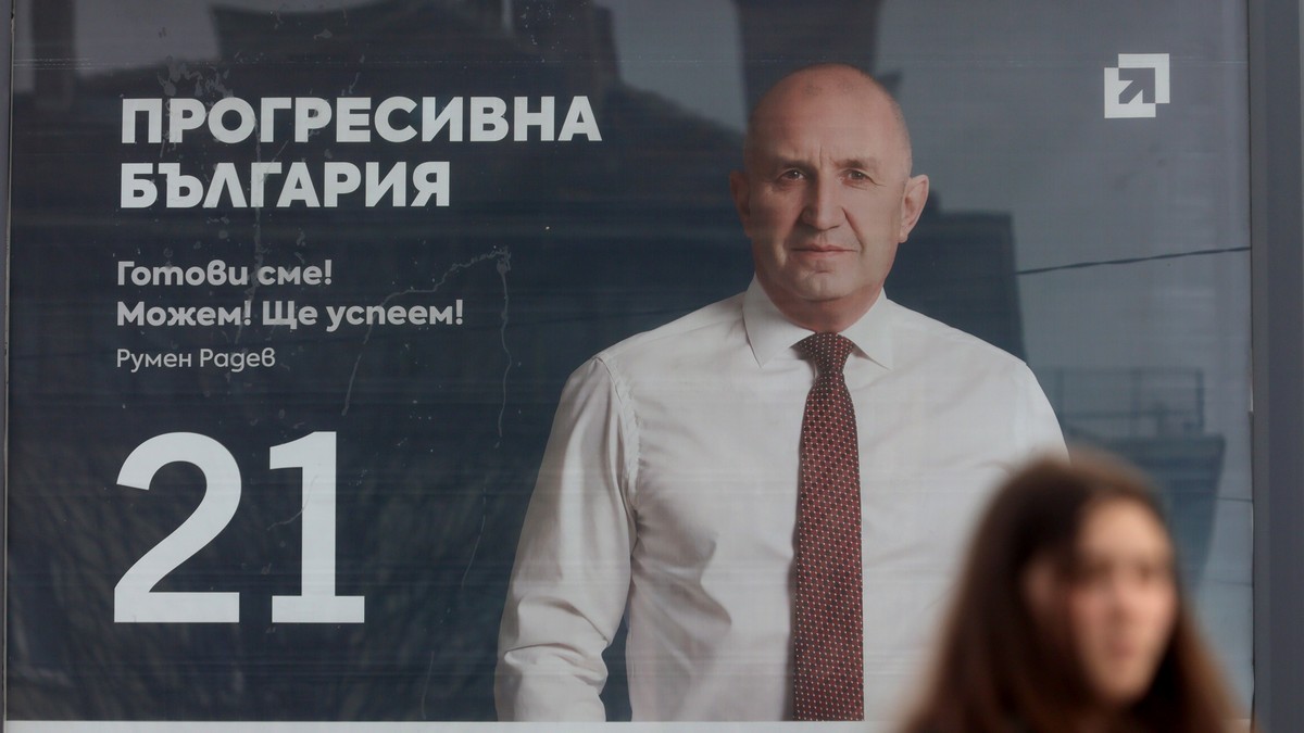 Izbori u Bugarskoj, plakat Rumena Radeva, bivšeg predsednika