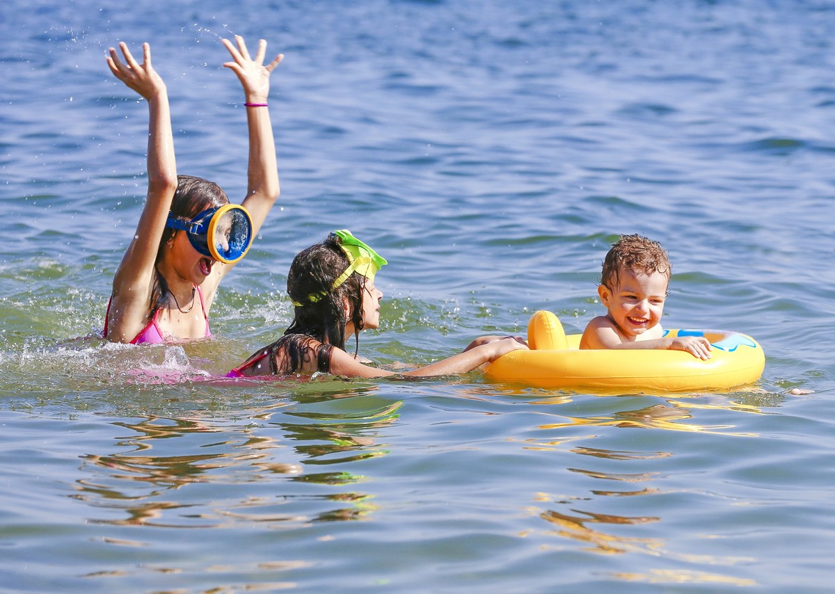 morze dzieci wakacje urlop kąpiel