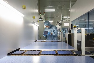 Słaba produkcja. Przemysł nadal ciągnie w dół