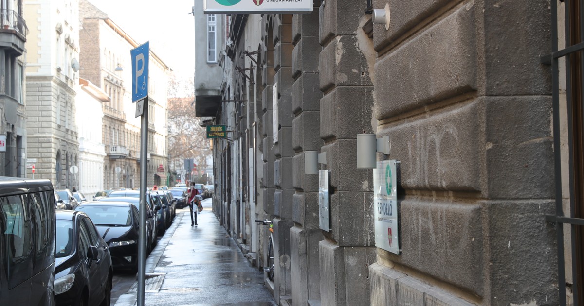 Megszavazták: jövőre a 17-szeresét kell fizetni a parkolásért Erzsébetvárosban