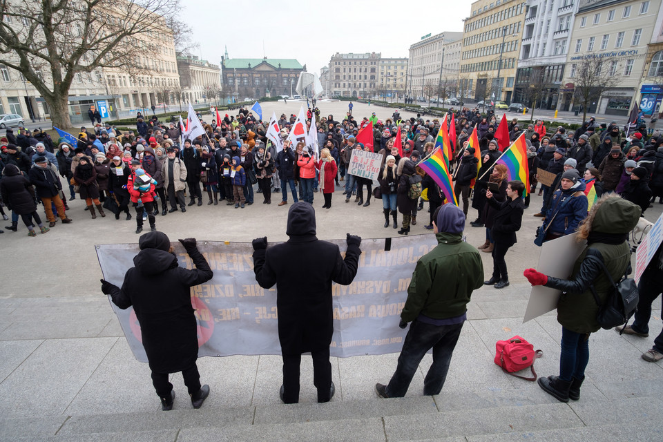 POZNAŃ MANIFESTACJA STOP PRZEMOCY NA TLE RASOWYM (uczestnicy manifestacji)