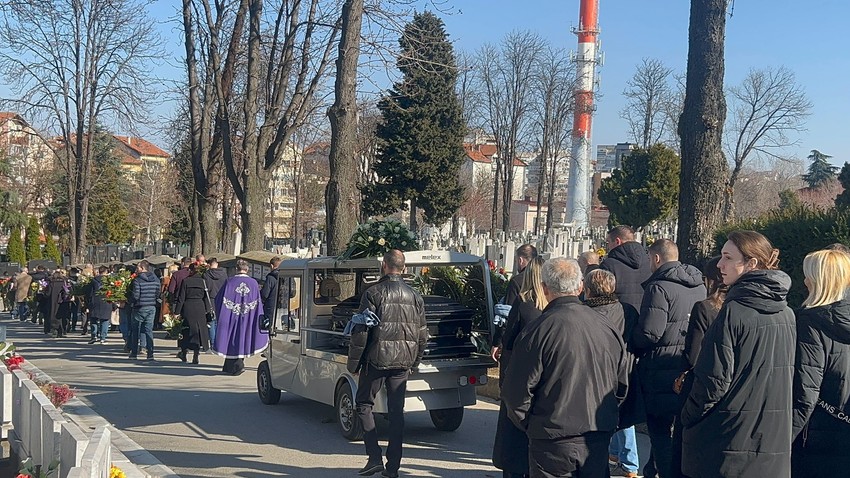 Snežana Kopunović na sahrani muža
