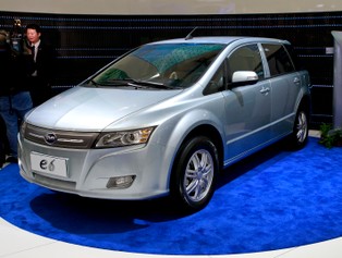 Chiński BYD zwiększy konkurencję w sprzedaży elektrycznych samochodów w Europie