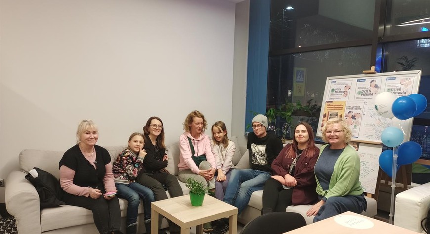 Można tu spędzać wolny czas, spotykać sąsiadów, nawiązywać znajomości, realizować swoje zainteresowania w trakcie ciekawych zajęć, także dla seniorów, które prowadzą doświadczeni animatorzy.