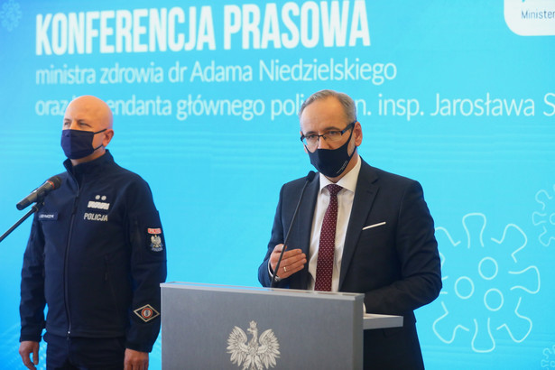 Minister zdrowia Adam Niedzielski i komendant główny Policji Jarosław Szymczyk
