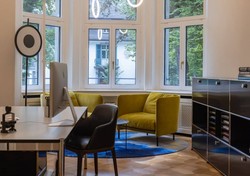 "Quiet luxury" to dyskretny trend projektowy roku. Na czym polega jego wyjątkowość?